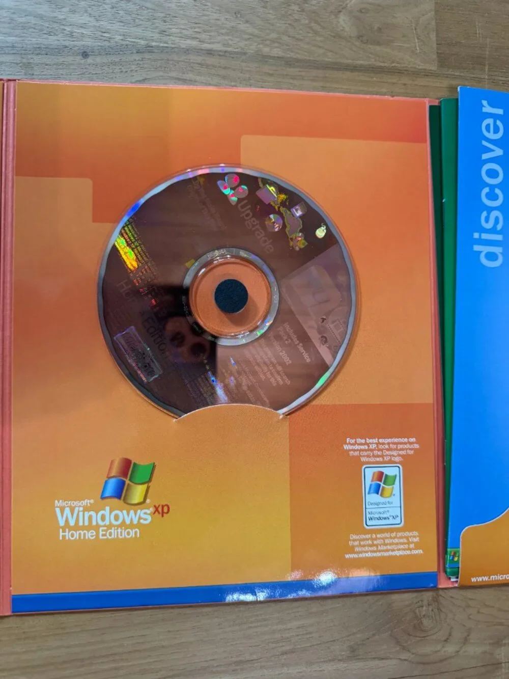 Microsoft Windows XP Home Edition Version 2002 w/ Product Install Key & Box